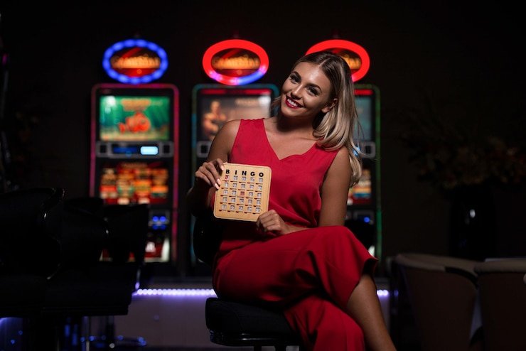 Antarmuka aplikasi protogel slot yang menampilkan menu permainan slot dan live casino